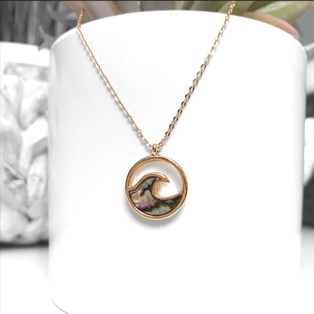 SALE! ❤️ Gold tone wave abalone pendant womens lobster clasp summer necklace